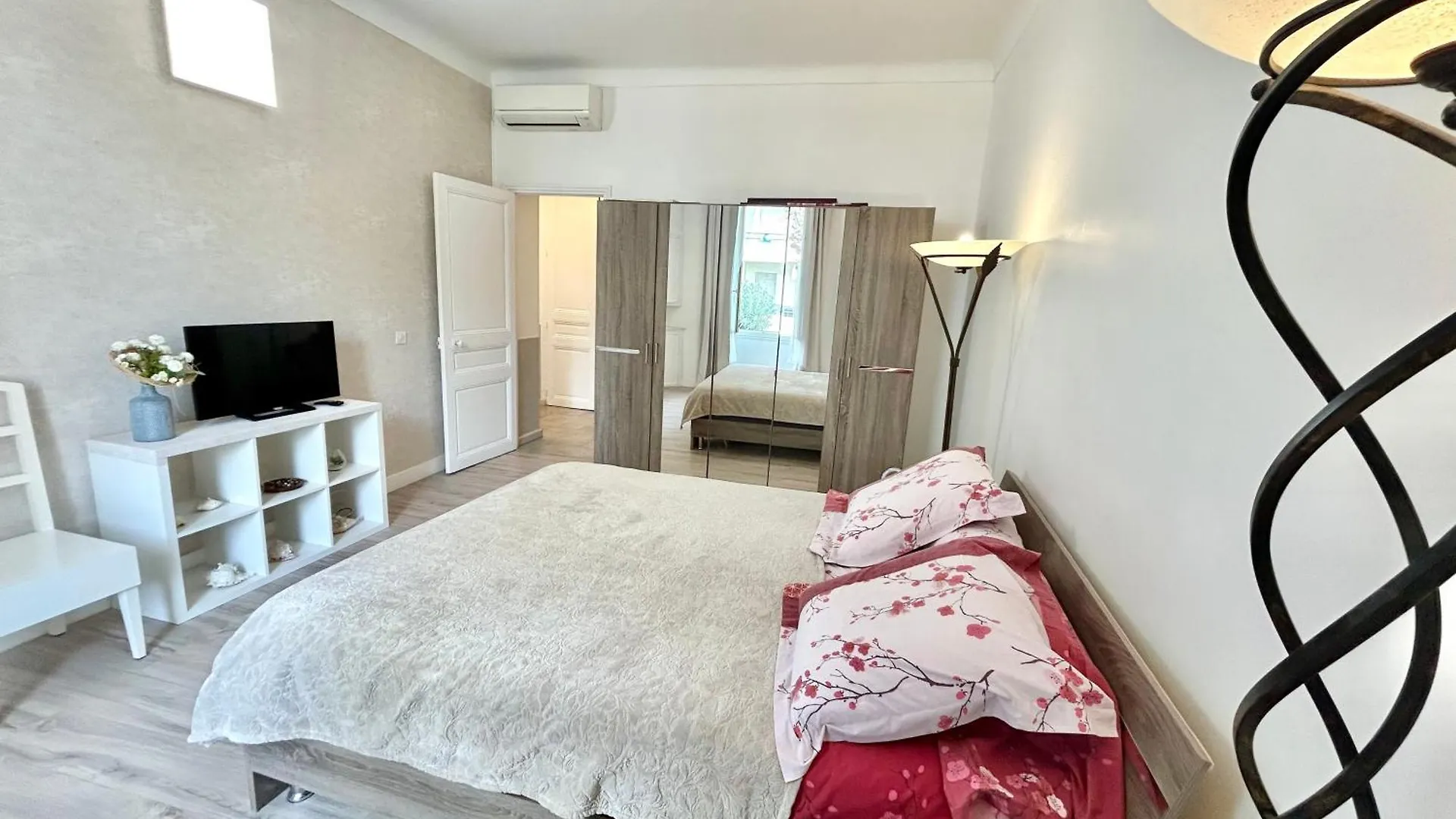 Amiral Courbet Apartment Juan-les-Pins 0*,  France