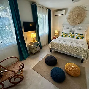 Apartment Village Options Parking And Baby, Cassis