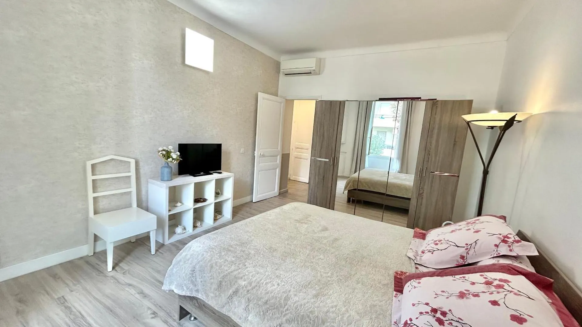 Amiral Courbet Apartment Juan-les-Pins France
